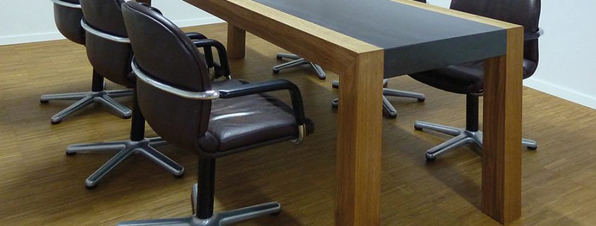 Konferenztisch Betonplatte Eiche Tischbeine
