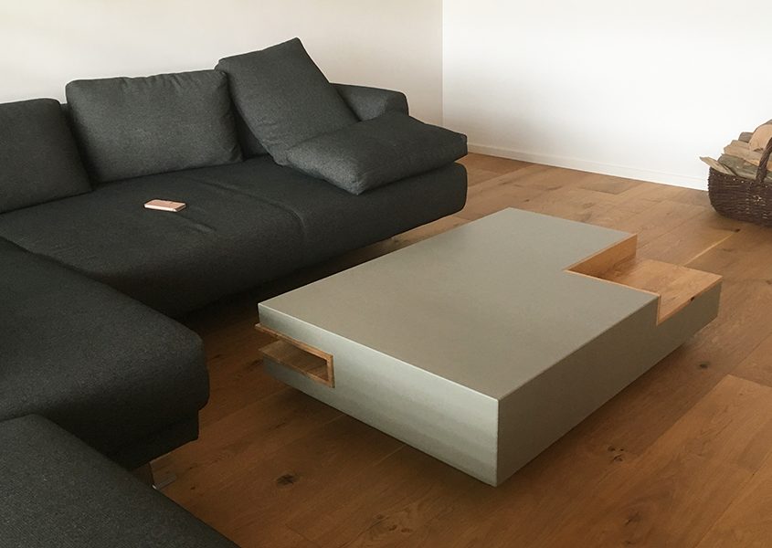 Wohnzimmer Beton-Couchtisch mit Eicheeinsatz niedrig