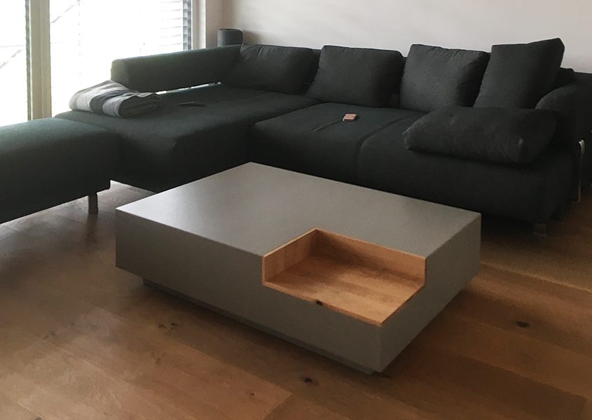 Wohnzimmer Beton-Couchtisch mit Eicheeinsatz