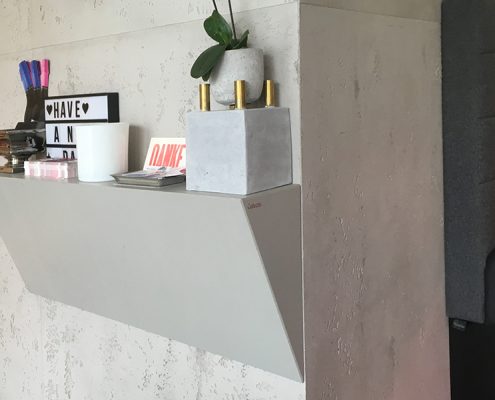 Cafe Micasa - Wandboard aus Betonplatten
