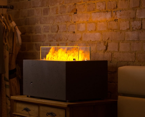 myfirebox Beton in Schlafzimmer vor Ziegelmauer