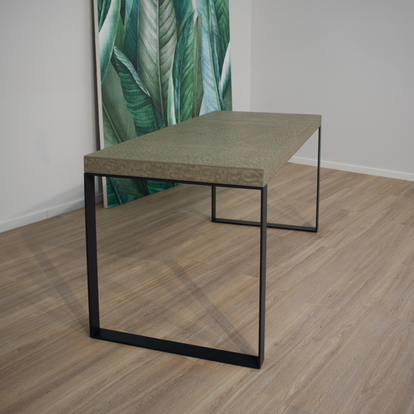 Betontisch Nico - Silbergrau natur + pulverbeschichtet RAL7021