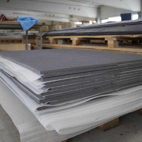 kleine Betonplatten - Schwarz sandgestrahlt