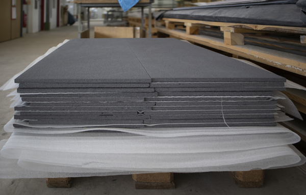 kleine Betonplatten - Schwarz sandgestrahlt