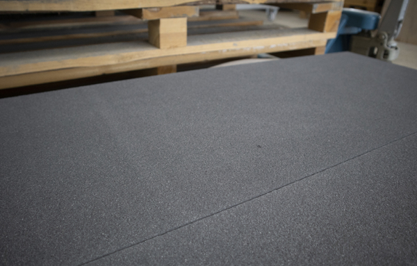 kleine Betonplatten - Schwarz sandgestrahlt