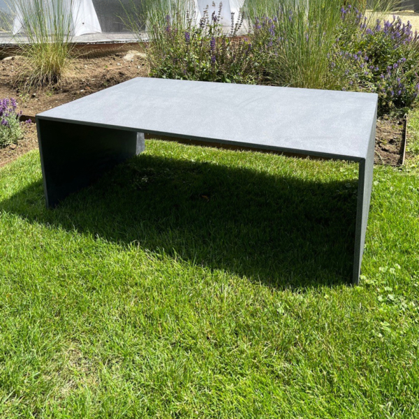 Beton-Couchtisch Georg - Schwarz sandgestrahlt