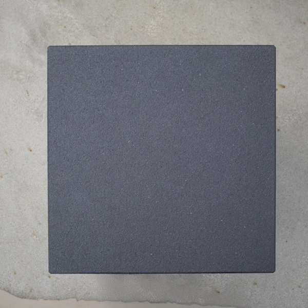 Beton-Hocker Kubus - schwarz sandgestrahlt