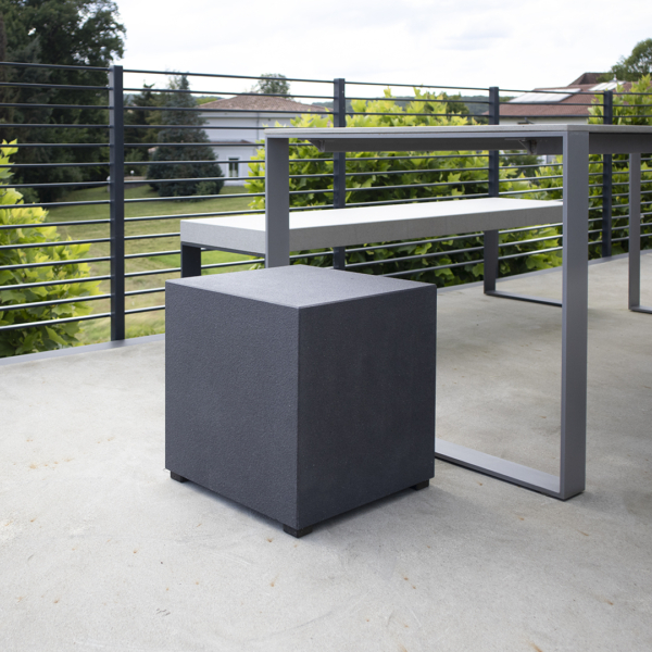 Beton-Hocker Kubus - schwarz sandgestrahlt