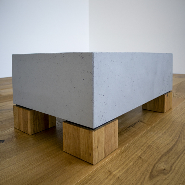 Beton-Couchtisch Andreas – Silbergrau rustikal mit Eiche geölt