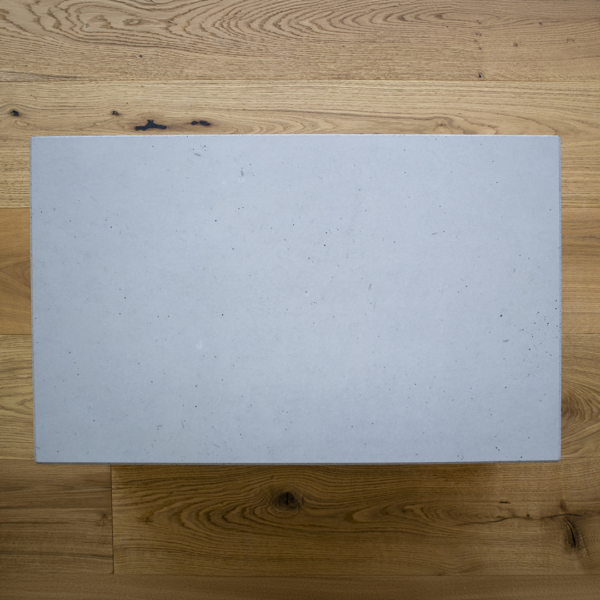 Beton-Couchtisch Andreas – Silbergrau rustikal mit Eiche geölt
