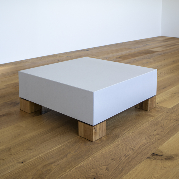 Beton-Couchtisch Andreas – Weiß gebürstet + Eiche geölt