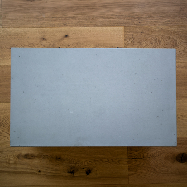 Beton-Couchtisch Kuno – Elfenbein gebürstet