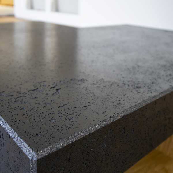 Beton-Couchtisch Martin – Schwarz rustikal mit Eiche rustikal