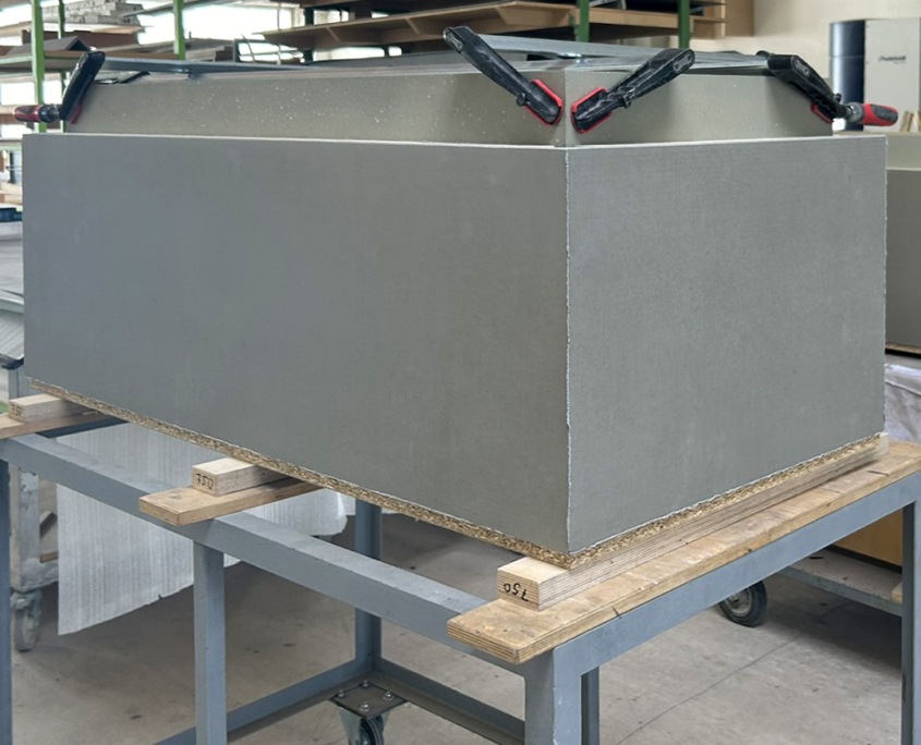 efecto-fitnessfabrik-beton-sitzkuben-werkstatt-6 Betonkubus wird aus Platten hergestellt